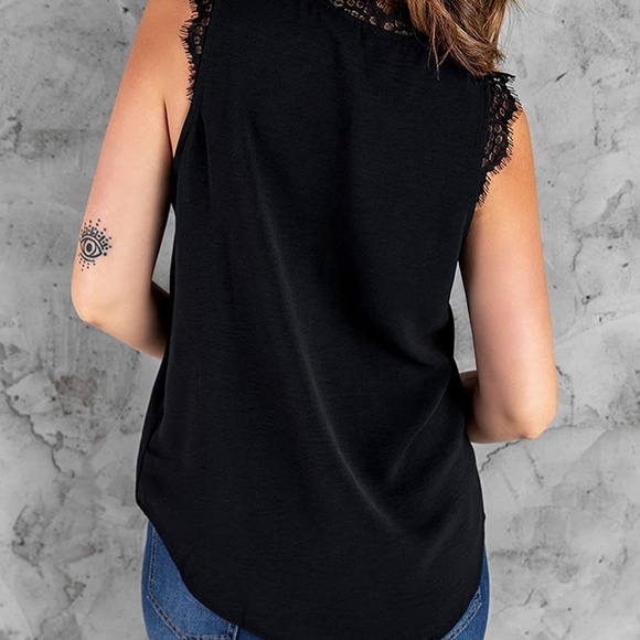 Womens Black vneck lace trim camisole size sm/ medium - Picture 3 of 4